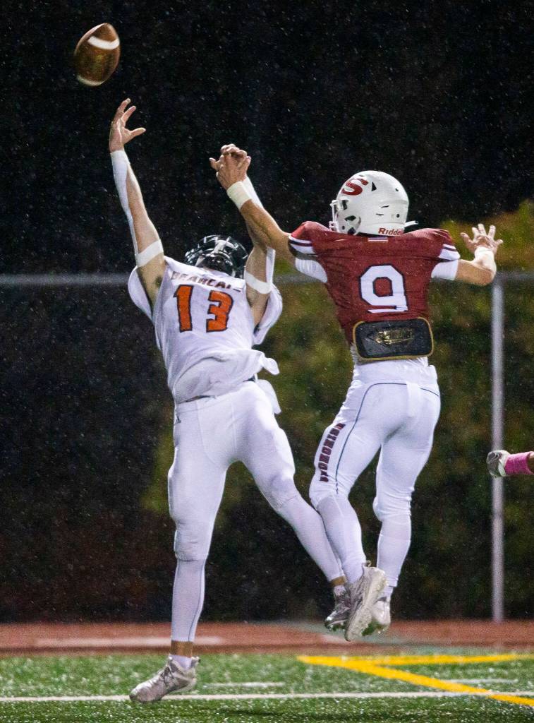 Monroes Eli Miller leaps to try and catch a pass during a game against Snohomish on Friday, Oct. 21, 2022 in Snohomish, Washington. (Olivia Vanni / The Herald)