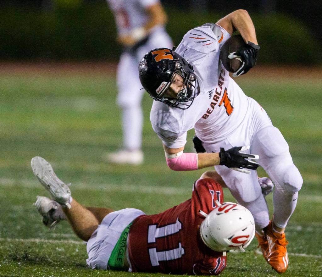Monroes Kody Edelbrock runs the ball during a game against Snohomish on Friday, Oct. 21, 2022 in Snohomish, Washington. (Olivia Vanni / The Herald)