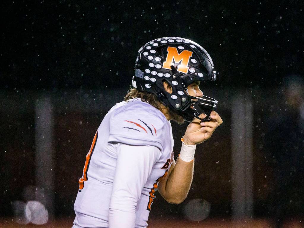 Monroes Blake Springer calls out a play during a game against Snohomish on Friday, Oct. 21, 2022 in Snohomish, Washington. (Olivia Vanni / The Herald)