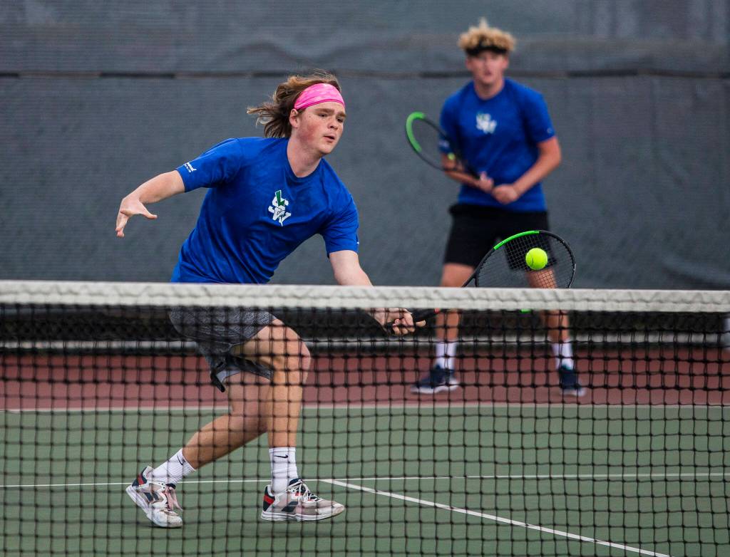 Shorewood seniors Blake Gettmann (left) and Murray Falkin claimed the 3A District 1 doubles championship. (Olivia Vanni / The Herald)