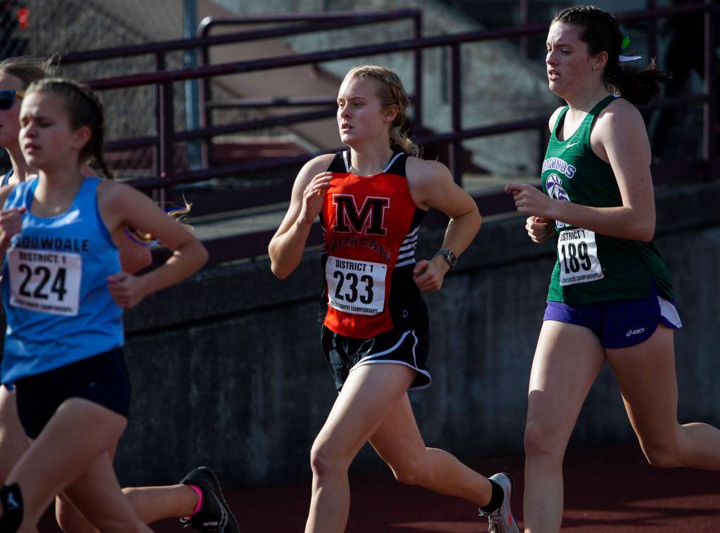 Monroes Alexis Canovali-McKenzie runs the the leading group of runners during the 3A Girls District Cross Country championship race on Saturday, Oct. 29, 2022 in Arlington, Washington. (Olivia Vanni / The Herald)