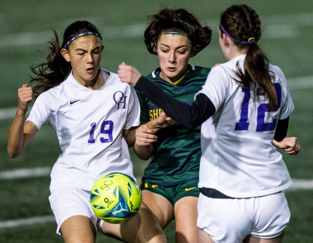 Shorecrests Mischa Slimp battles for the ball with Oak Harbors Madeline Mays and Carly VanCiesen during game on Tuesday, Nov. 1, 2022 in Shoreline, Washington. (Olivia Vanni / The Herald)