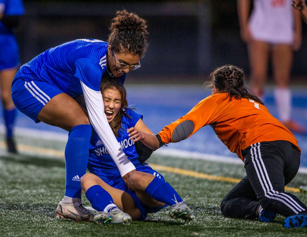 Shorewood Cary Tanaka yells as she hit in the side by Monroes Brooke Boroughs after the two collided and Tanaka scored during game on Tuesday, Nov. 1, 2022 in Shoreline, Washington. (Olivia Vanni / The Herald)