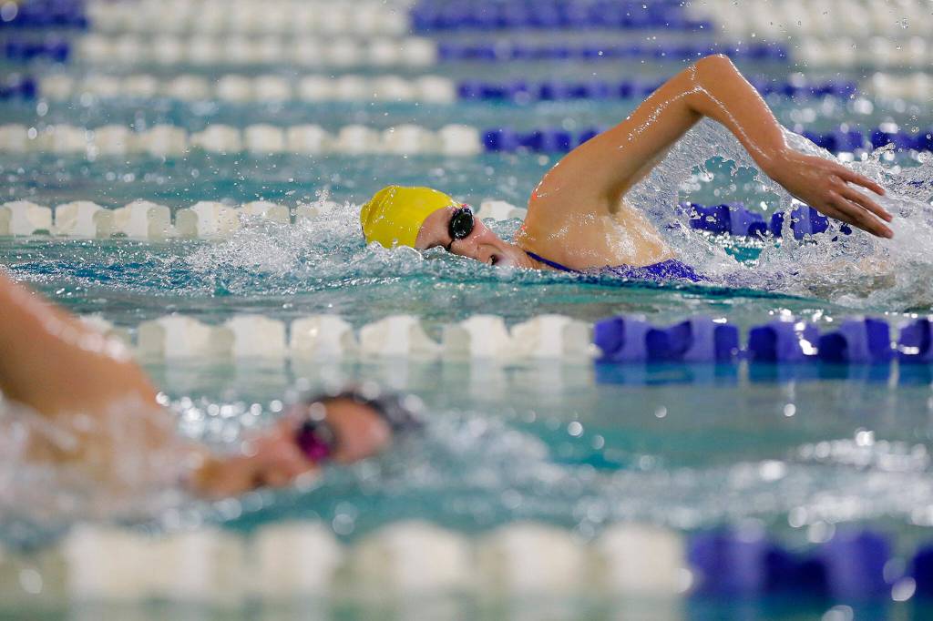 Everett Highs Summer Dean holds the lead in the 500 yard freestyle during the Class 4A District swim meet Saturday, Nov. 5, 2022, at Snohomish Aquatic Center in Snohomish, Washington. (Ryan Berry / The Herald)