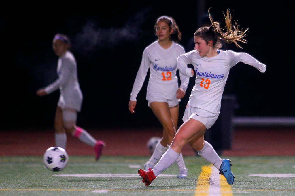 Auburn Mountainviews Lily McMullen puts a shot towards the net against Mountlake Terrace on Wednesday, Nov. 9, 2022, Edmonds District Stadium in Edmonds, Washington. (Ryan Berry / The Herald)