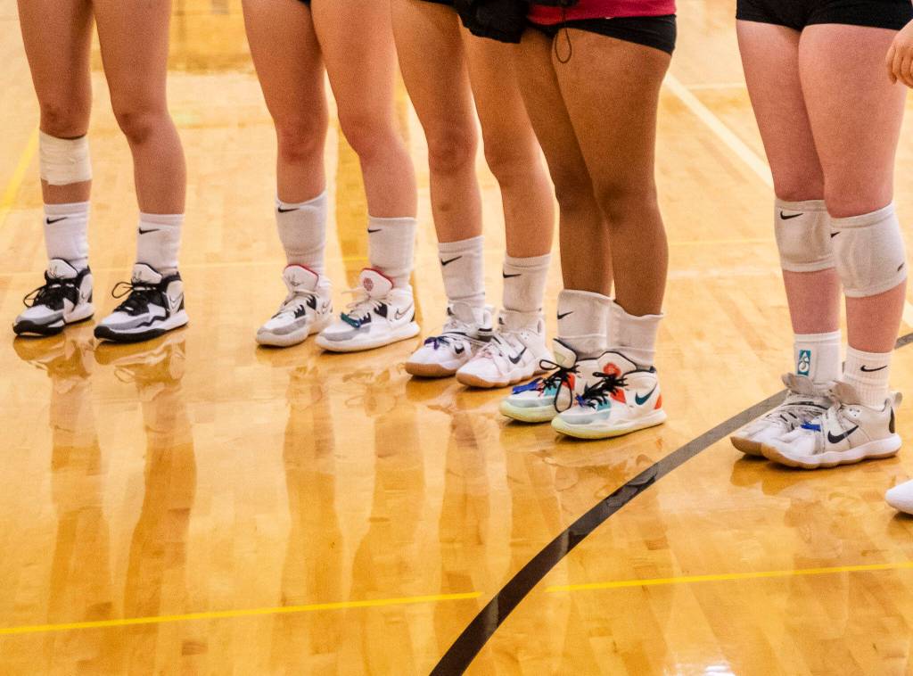 Cady Harmon, left, and Abbie Orr, right, run through warm up drills during practice at Lynnwood High School on Tuesday, Nov. 15, 2022 in Bothell, Washington. (Olivia Vanni / The Herald)