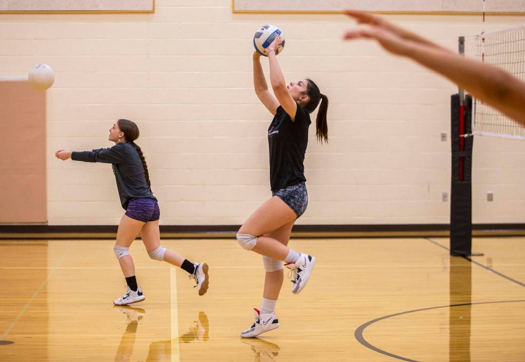 Cady Harmon, left, and Abbie Orr, right, run through warm up drills during practice at Lynnwood High School on Tuesday, Nov. 15, 2022 in Bothell, Washington. (Olivia Vanni / The Herald)