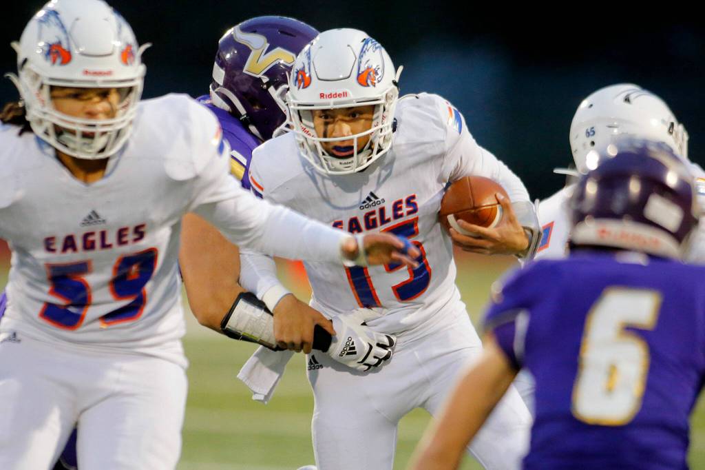 Graham-Kapowsins Daveon Superales keeps the ball on a quarterback run during the 4A semifinal against Lake Stevens on Saturday, Nov. 26, 2022, at Lake Stevens High School in Lake Stevens, Washington. (Ryan Berry / The Herald)