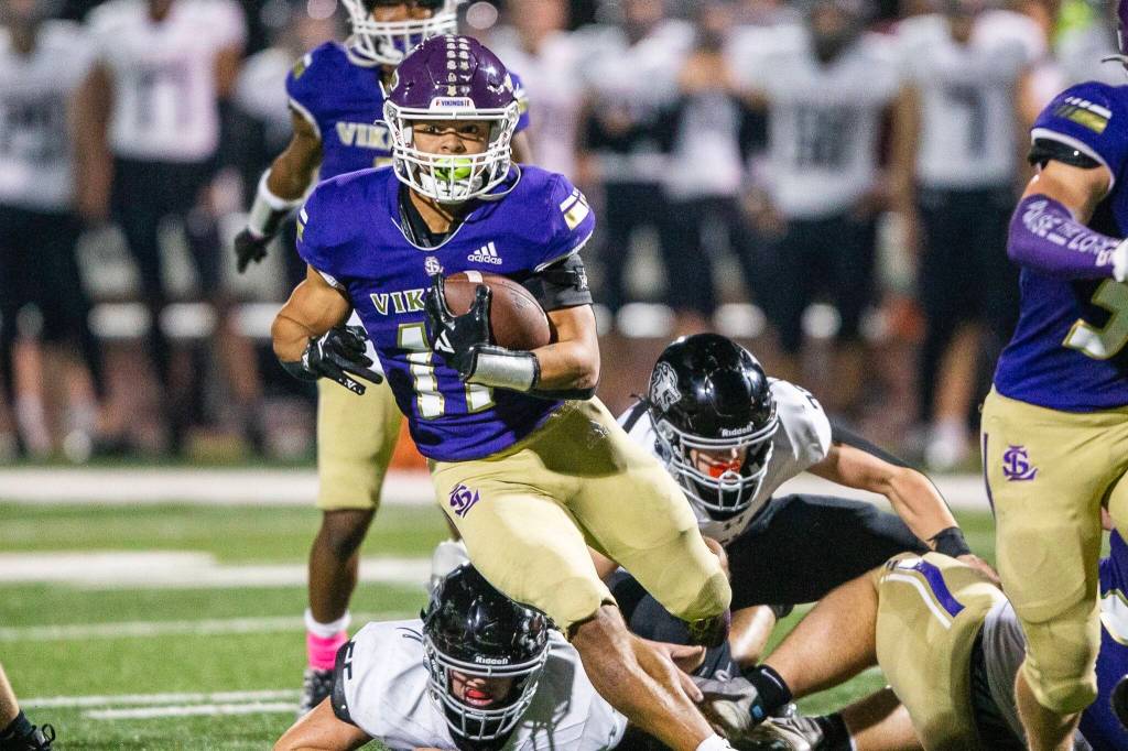 Lake Stevens’ Jayden Limar runs the ball during the game against Eastlake on Friday, Oct. 7, 2022 in Lake Stevens, Washington. (Olivia Vanni / The Herald)