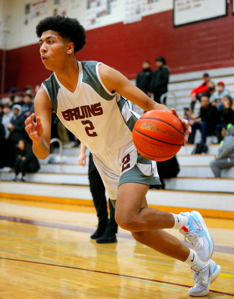 Cascades Javon Slaughter drives down the baseline against Stanwood on Thursday, Dec. 8, 2022, at Cascade High School in Everett, Washington. (Ryan Berry / The Herald)