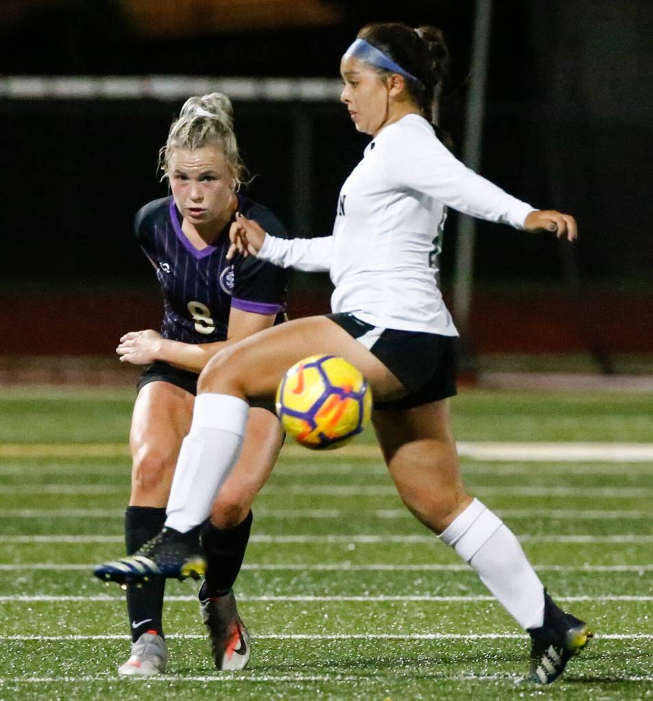 Lake Stevens midfielder Zoe Hopkins (Kevin Clark / The Herald)