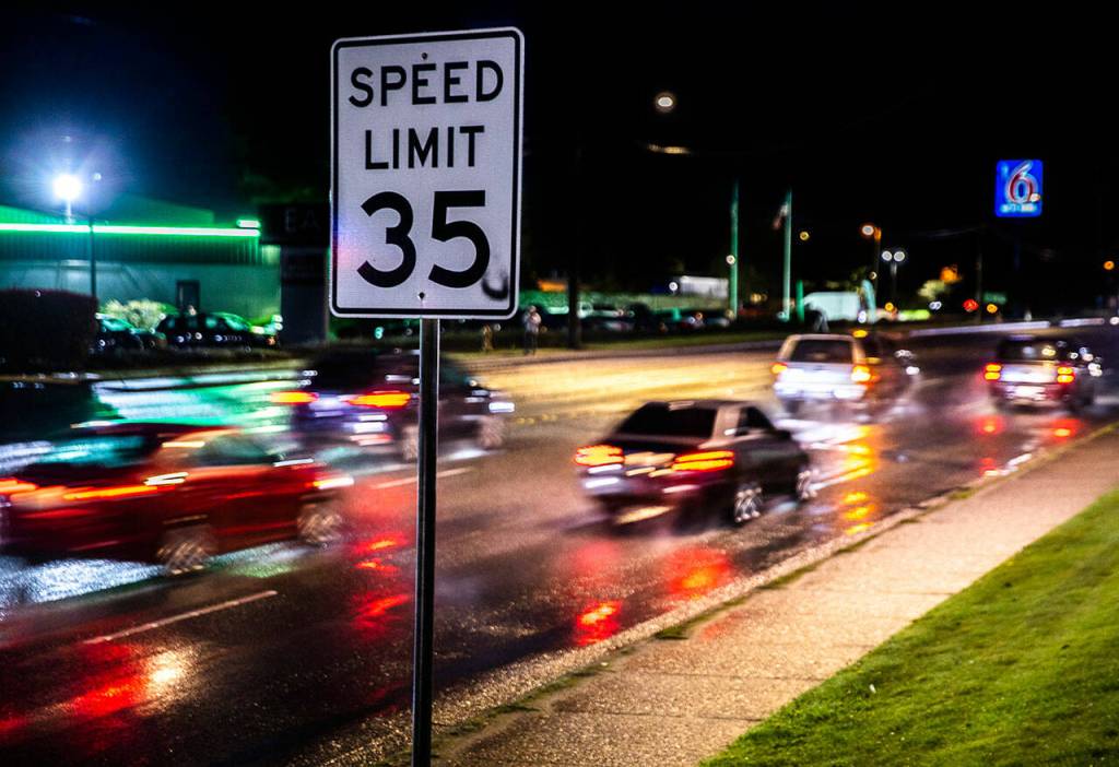 Drivers head northbound on Highway 99 through the Everett Mall Way intersection past a 35 mph speed limit sign on April 20 in Everett. (Olivia Vanni / The Herald)