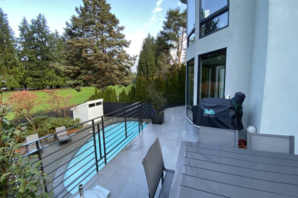 Outdoor living space at a golf course home in Seattle – designed and built by Northlight.
