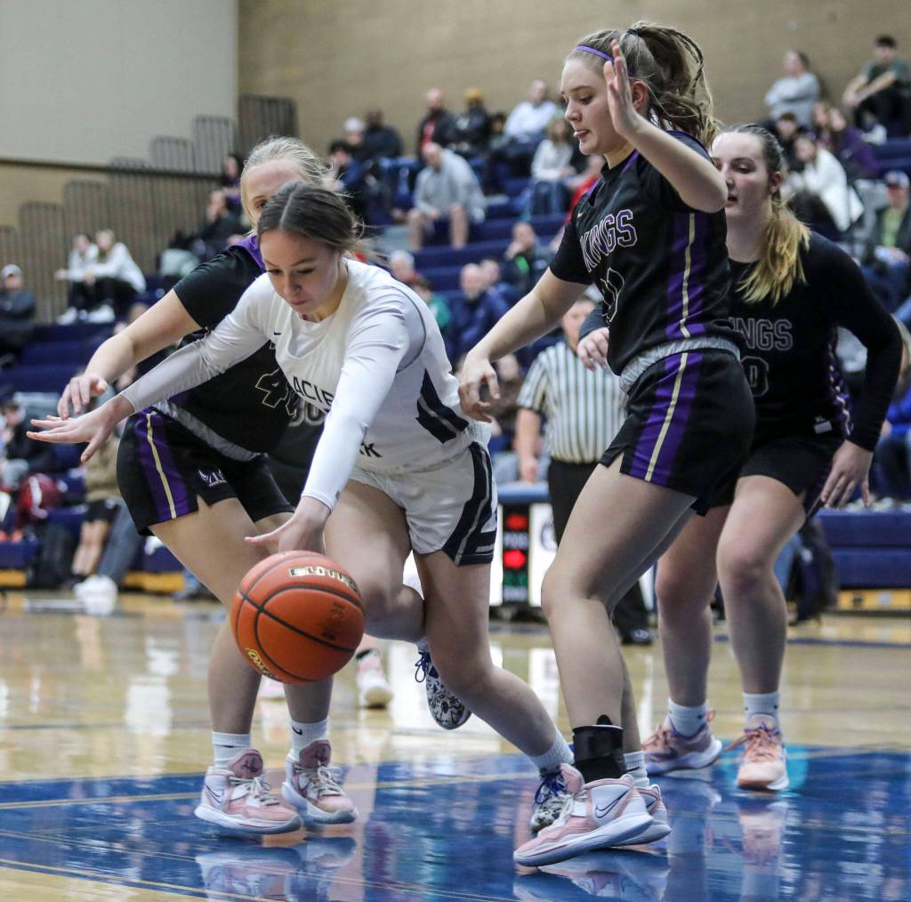 Glacier Peaks Addie Pierce chases after the ball during a game between the Lake Stevens Vikings and Glacier Peak Grizzlies on Friday in Snohomish. The Grizzlies won 51-32. (Annie Barker / The Herald)