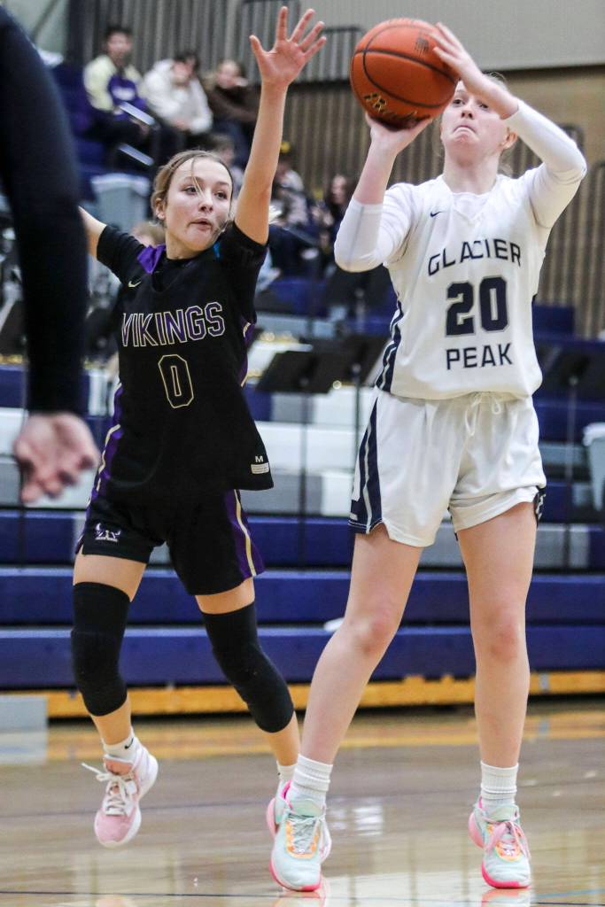 Glacier Peaks Zoey Ritter (20) shoots the ball during a game between the Lake Stevens Vikings and Glacier Peak Grizzlies on Friday in Snohomish. The Grizzlies won 51-32. (Annie Barker / The Herald)