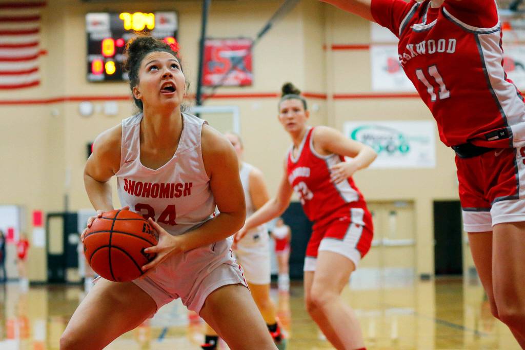 Snohomishs Tyler Gildersleeve-Stiles looks up to the basket before putting in a layup against Stanwood on Friday, Jan. 13, 2023, at Snohomish High School in Snohomish, Washington. (Ryan Berry / The Herald)