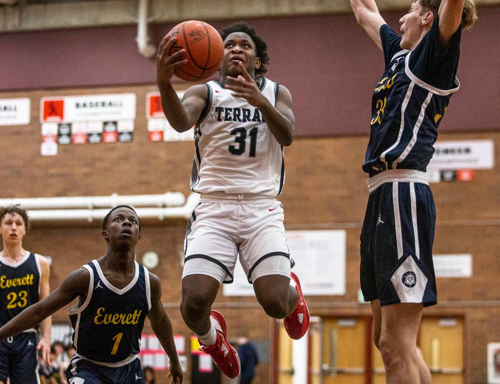 Mountlake Terraces Rayshuan Connor leaps to make a layup during the game against Everett on Tuesday, Jan. 17, 2023 in Mountlake Terrace, Washington. (Olivia Vanni / The Herald)