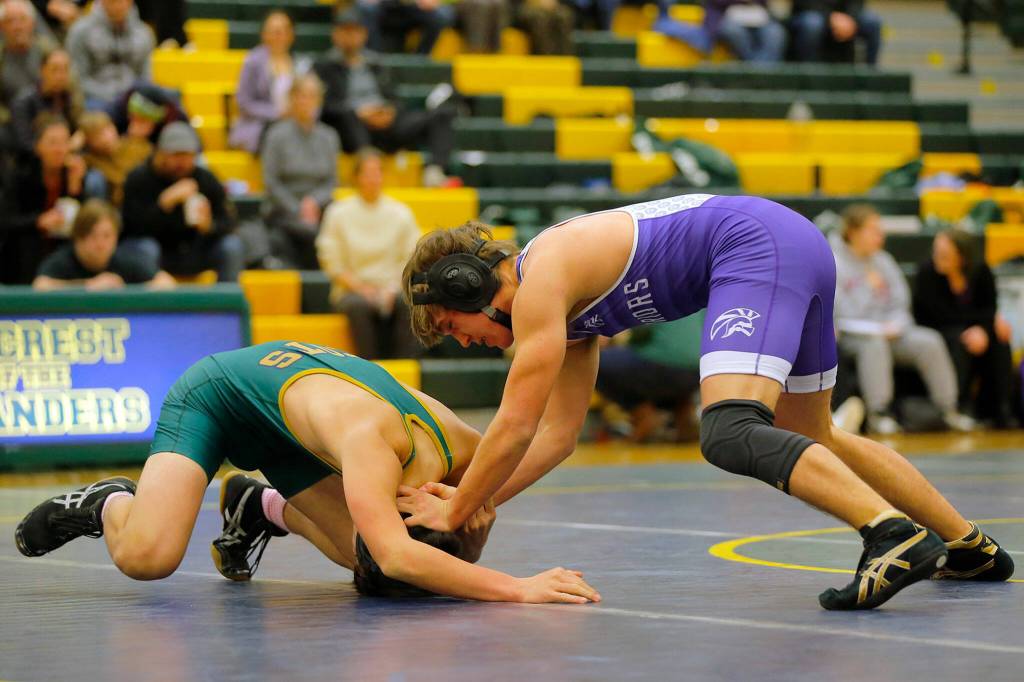 Edmonds-Woodways Liam Fitting tries to control the head of Shorecrests Shokan Conway-Yasuyama on Wednesday, Jan. 18, 2023, at Shorecrest High School in Shoreline, Washington. (Ryan Berry / The Herald)