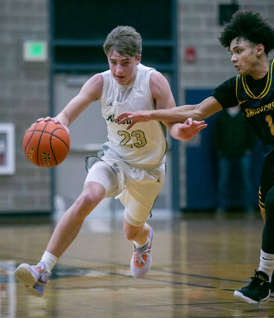 Arlingtons Leyton Martin drives to the hoop during the game against Shorecrest on Thursday, Jan. 19, 2023 in Arlington, Washington. (Olivia Vanni / The Herald)