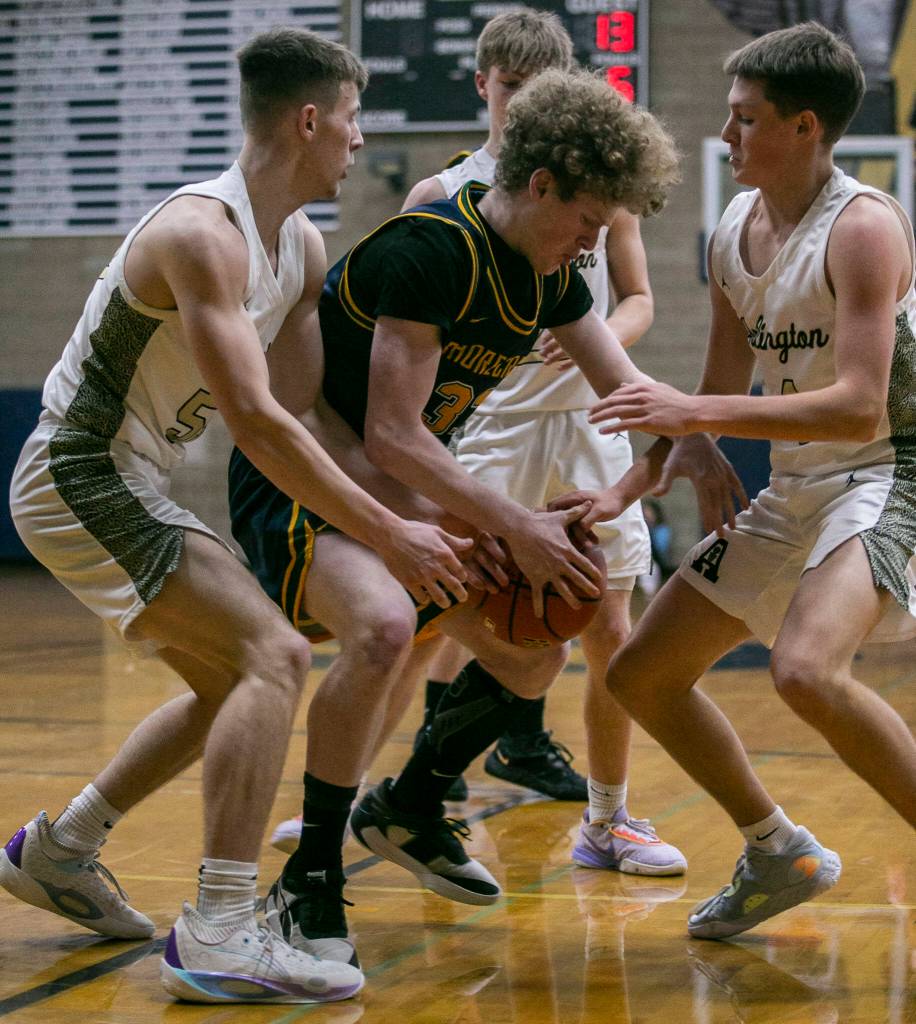 Shorecrests Evan Solomon scrambles for the ball with other Arlington players during the game on Thursday, Jan. 19, 2023 in Arlington, Washington. (Olivia Vanni / The Herald)