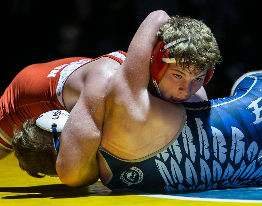 Stanwoods Mason Ferguson gets a headlock on Arlingtons Holden Strande during the 195 pound weight class match on Tuesday, Jan. 24, 2023 in Arlington, Washington. (Olivia Vanni / The Herald)