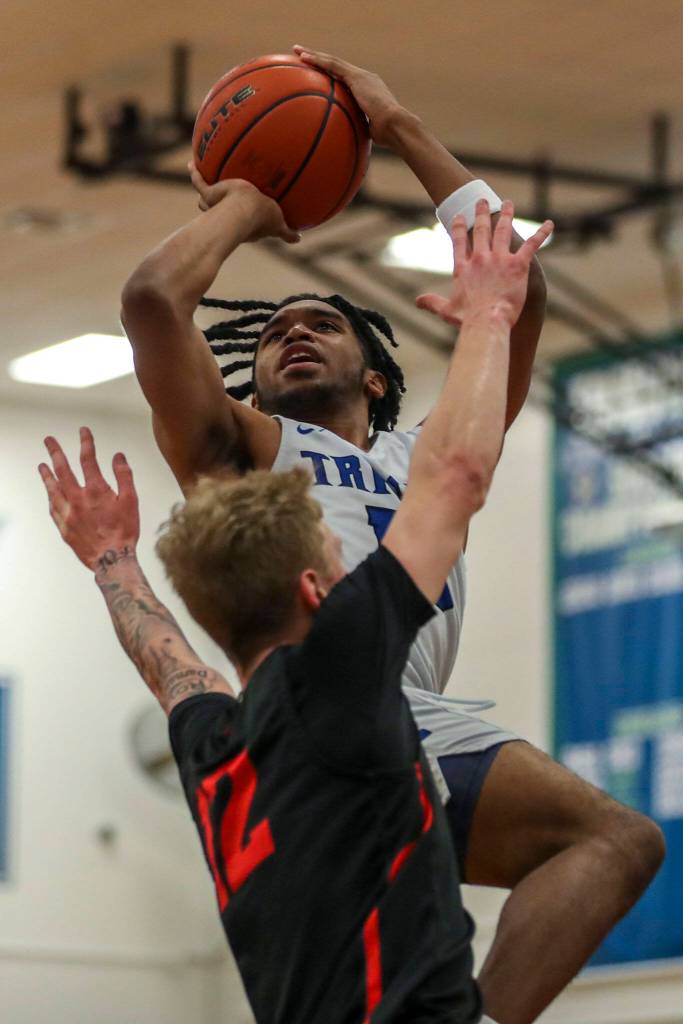 ECs Chris Lee (10) shoots the ball during a mens game between the Everett Community College Trojans and Edmonds College Tritons at Seaview Gymnasium at Edmonds College in Lynnwood, Washington on Wednesday Jan. 25, 2023. The Tritons won, 91-84. (Annie Barker / The Herald)