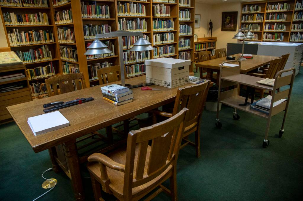 The Everett Public Library on Jan. 19. (Annie Barker / The Herald)