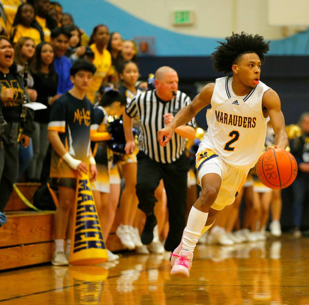 Mariners Jailin Johnson looks to pass in transition against Lake Stevens on Thursday, Feb. 2, 2023, at Mariner High School in Everett, Washington. (Ryan Berry / The Herald)