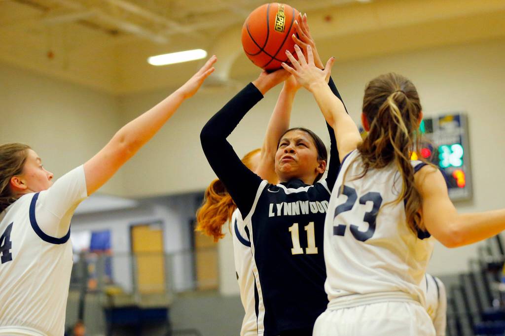 Lynnwoods Teyah Clark gets pestered by a number of Seagulls while trying to get off a shot against Everett on Thursday, Dec. 15, 2022, at Norm Lowery Gymnasium in Everett, Washington. (Ryan Berry / The Herald)