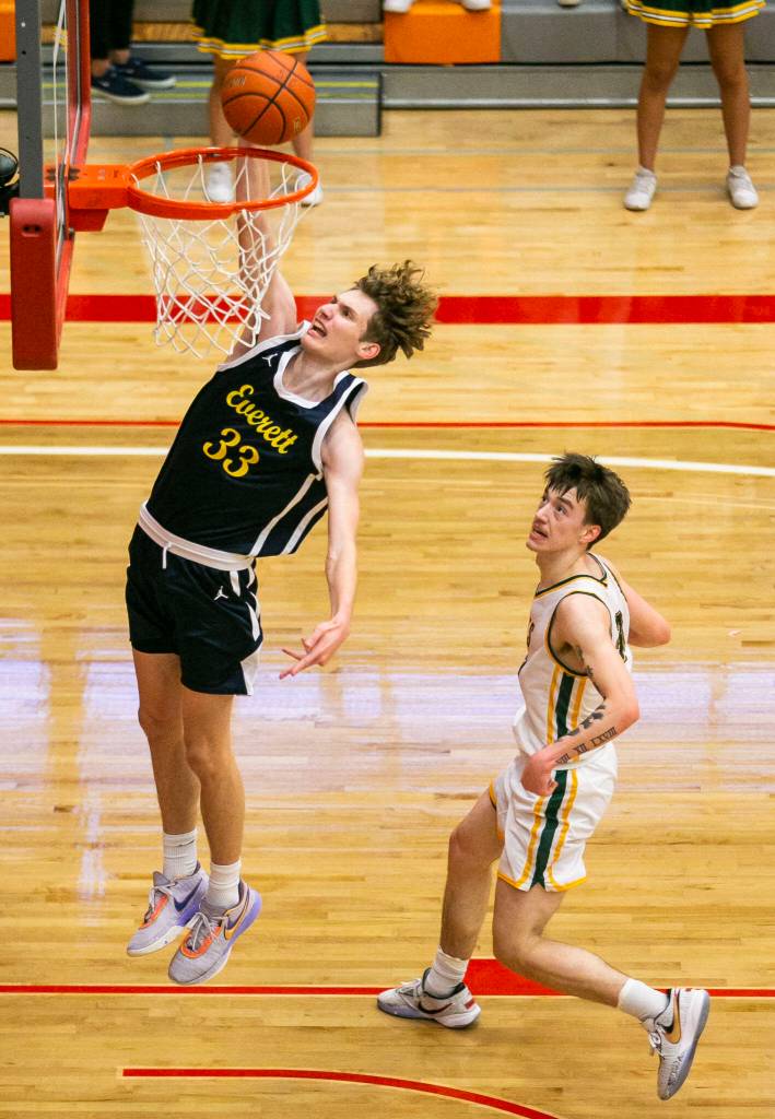 Everetts Hayden Conaxis dunks the ball during the game against Shorecrest on Friday, Feb. 17, 2023 in Everett, Washington. (Olivia Vanni / The Herald)