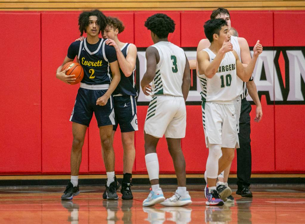 Everetts Isaiah White is congratulated by teammate Daniel Savovic after drawing a foul in the final seconds of the game against Marysville Getchell on Saturday, Feb. 18, 2023 in Everett, Washington. (Olivia Vanni / The Herald)