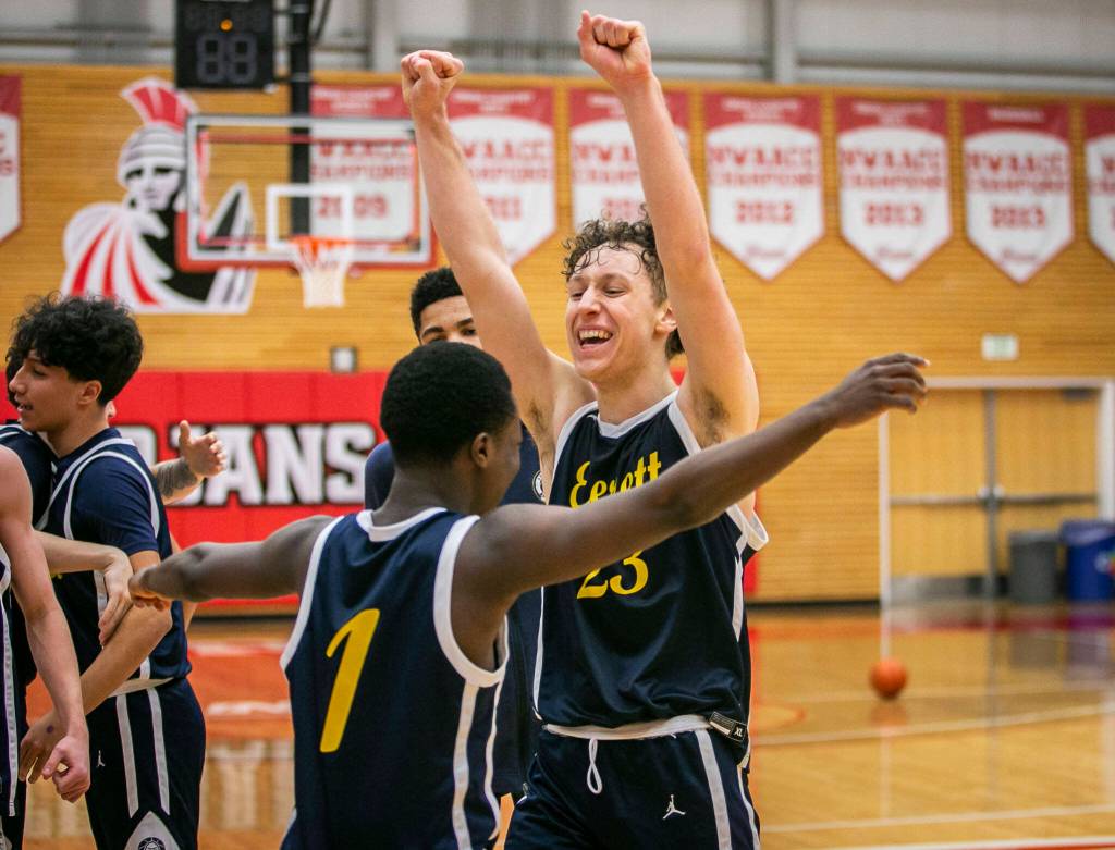 Everetts Daniel Savovic celebrates with teammate Mohamed Juma after beating Marysville Getchell to advance to state on Saturday, Feb. 18, 2023 in Everett, Washington. (Olivia Vanni / The Herald)
