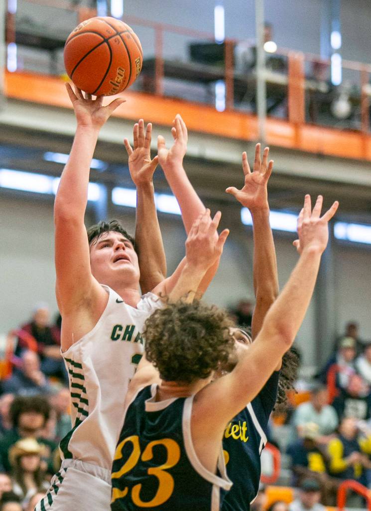 Marysville Getchells Wyatt Harris attempts a layup while being guarded during the game against Everett on Saturday, Feb. 18, 2023 in Everett, Washington. (Olivia Vanni / The Herald)