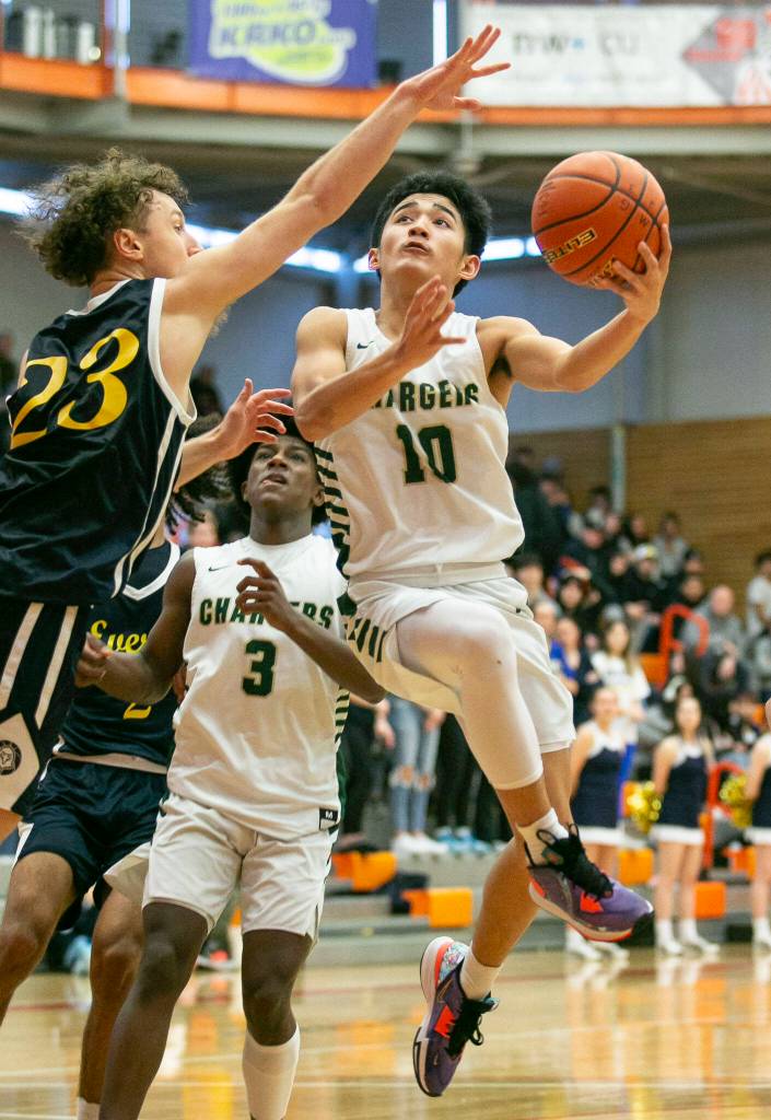 Marysville Getchells Arion Palacol attempts a layup during the game against Everett on Saturday, Feb. 18, 2023 in Everett, Washington. (Olivia Vanni / The Herald)