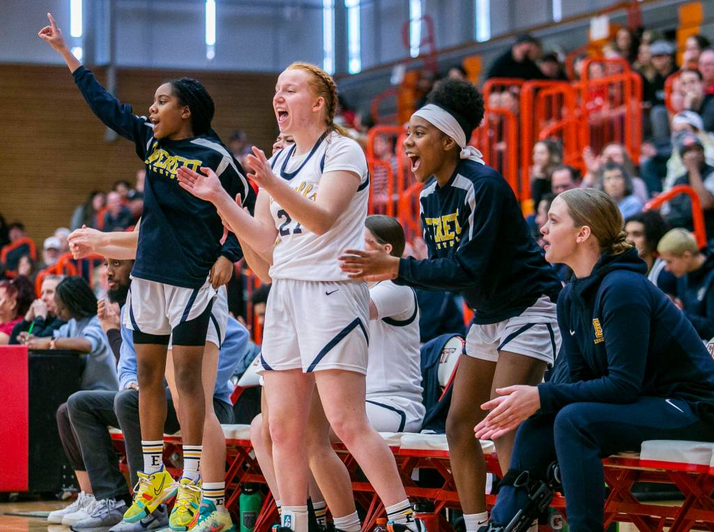 The Everett bench reacts to a score during the final seconds of the game against Snohomish on Saturday, Feb. 18, 2023 in Everett, Washington. (Olivia Vanni / The Herald)