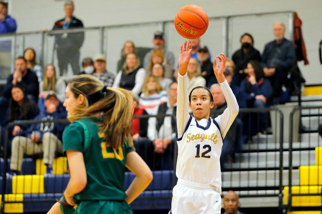 Everetts Alana Washington hits a three point jumper against Bishop Blanchet during a first round playoff game on Tuesday, Feb. 21, 2023, at the Norm Lowery Gymnasium in Everett, Washington. (Ryan Berry / The Herald)
