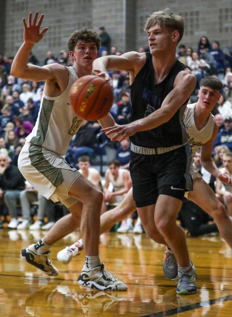 Walla Wallas Daniel Coram (2) passes the ball during a state playoff game against Arlington at Arlington High School on Saturday. Arlington won 68-57. (Annie Barker / The Herald)