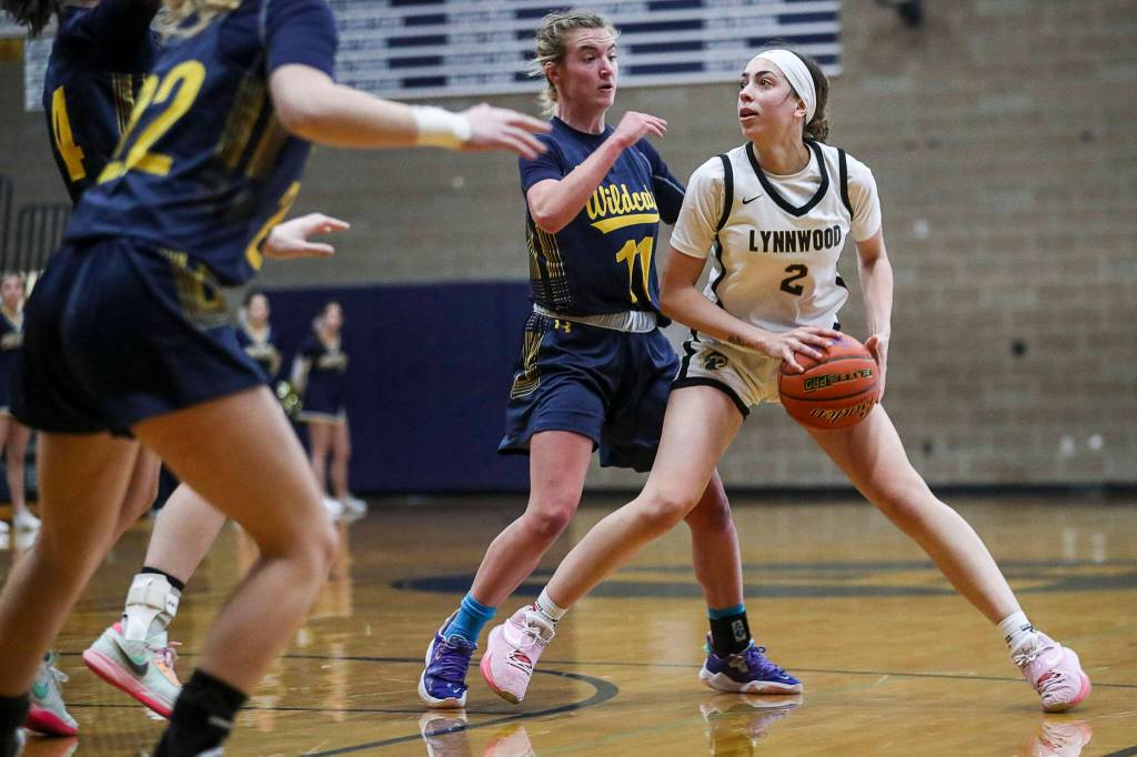 Lynnwoods Kayla Lorenz (2) moves with the ball during a state playoff game against Lynnwood at Arlington High School on Saturday. Lynnwood won 47-45. (Annie Barker / The Herald)