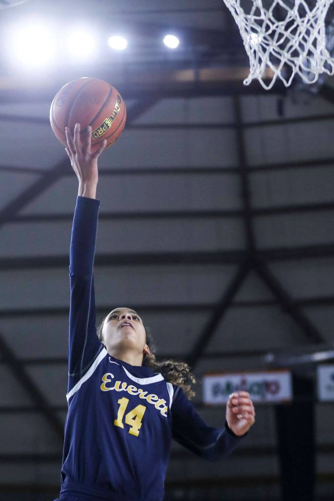 Everetts Mae Washington (14) shoots the ball during a 3A girls game in the Hardwood Classic between Everett and Lincoln at the Tacoma Dome in Tacoma, Washington on Wednesday, March 1, 2023. Everett fell, 43-45. (Annie Barker / The Herald)