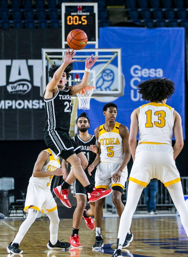Mountlakes Logan Tews attempts a last second shot during the 3A quarterfinal game against ODea on Thursday, March 2, 2023 in Tacoma, Washington. (Olivia Vanni / The Herald)