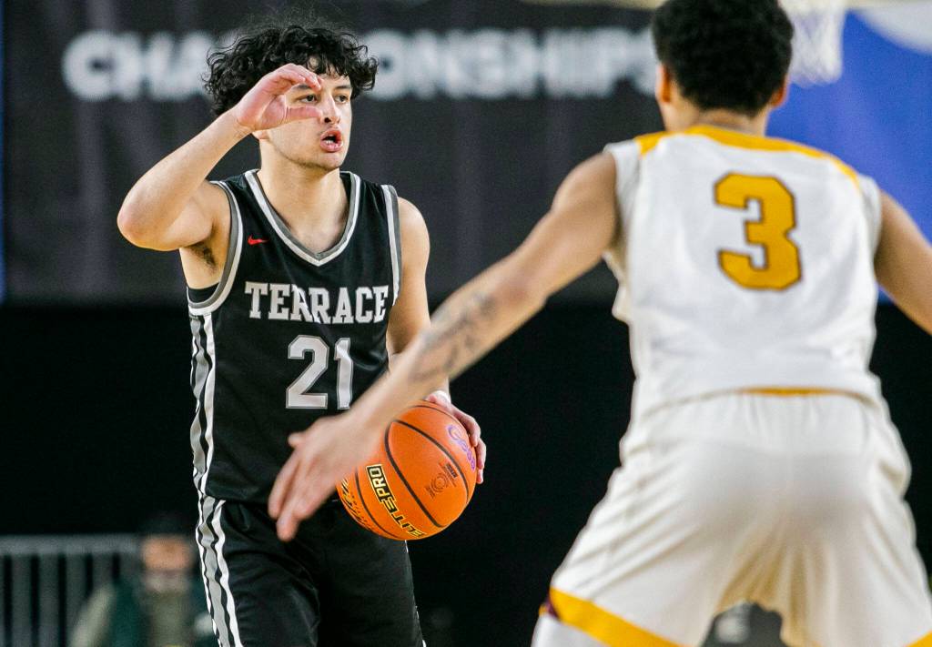 Mountlakes Logan Tews calls out a play during the 3A quarterfinal game against ODea on Thursday, March 2, 2023 in Tacoma, Washington. (Olivia Vanni / The Herald)