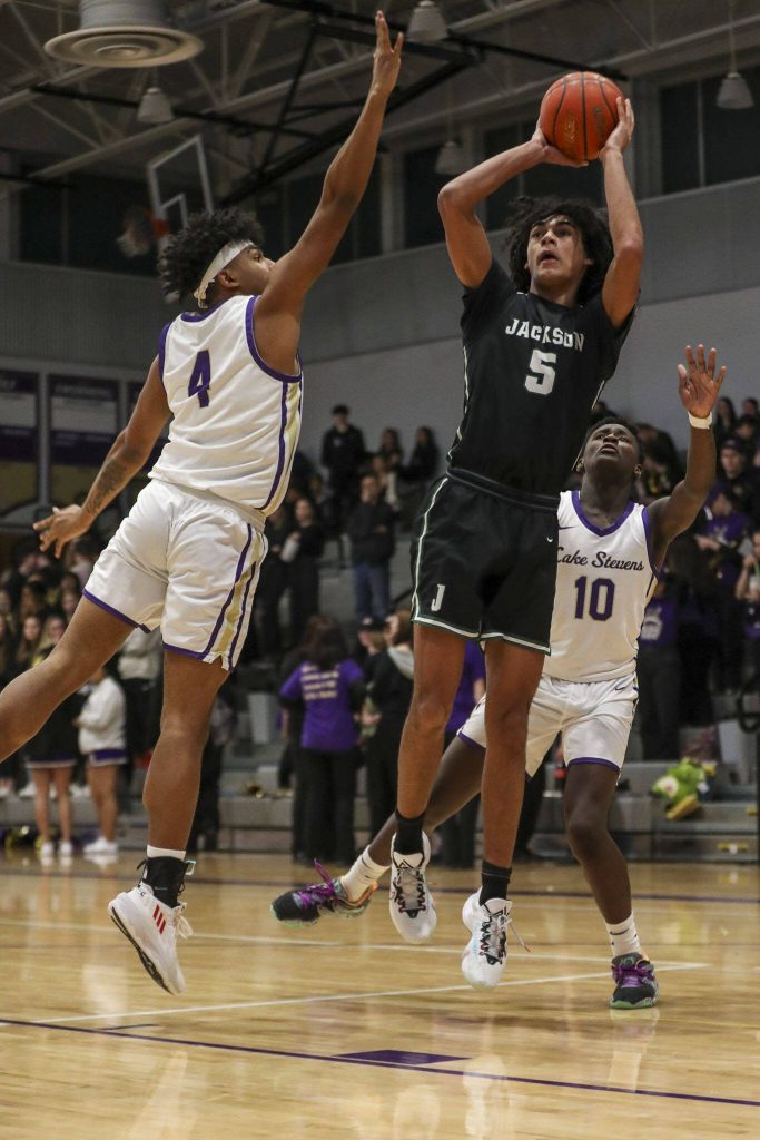Jacksons Sylas Williams (5) shoots the ball during a game against Lake Stevens on Jan. 31, 2023, at Lake Stevens High School. (Annie Barker / The Herald)
