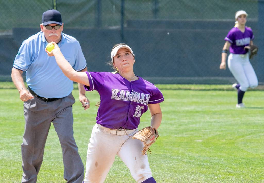 Kamiaks Samantha Rohwer (16) throws to first base in the seventh inning during a 4A state softball consolation game against Bothell on Saturday in Richland. (TJ Mullinax / For The Herald)