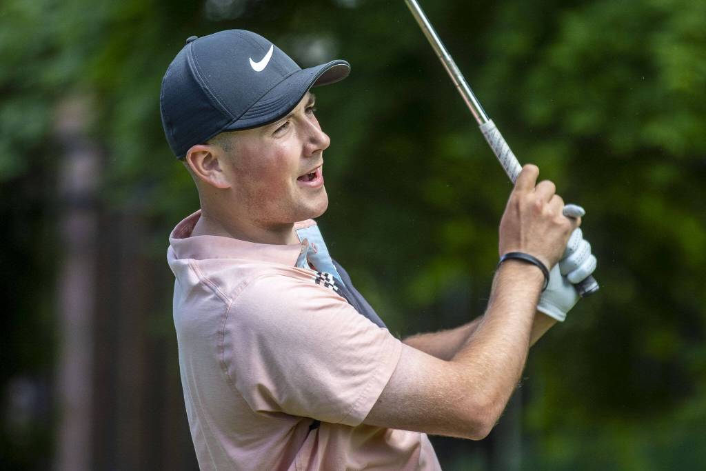 Jordan Brajcich swings during the Snohomish County Amateur golf tournament at the Everett Golf and Country Club in Everett, Washington on Monday, May 29, 2023. (Annie Barker / The Herald)