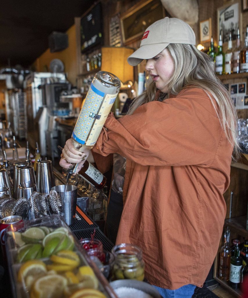 Bartender Adesn Vanderpool prepares drinks at Pie Dive Bar. (Annie Barker / The Herald)