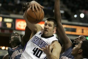 Sacramento Kings forward Jon Brockman, center, grabs a rebound between Charlotte Bobcats' Stephen Jackson, right, Nazr Mohammed, second from right, and Kings foward Jason Thompson, right,during the third quarter of an NBA basketball game in Sacramento, Calif., Saturday, Jan. 30, 2010.  The Bobcats beat the Kings 103-96. (AP Photo/Rich Pedroncelli)