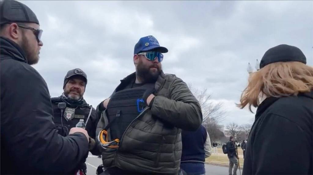 Daniel Scott (center) before the storming of the Capitol building Jan. 6 in Washington D.C. (screenshot)