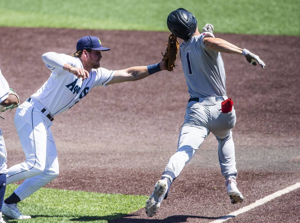 AquaSoxs Hogan Windish reaches out to make a tag out at first during the game against the Tri-City Dust Devils on Wednesday, July 19, 2023 in Everett, Washington. (Olivia Vanni / The Herald)