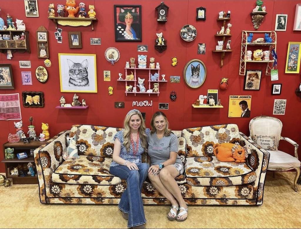 Ashley Morrison, left, and her mother Cindi Morrison at a California cat convention in 2022. (Photo provided by Cindi Morrison)