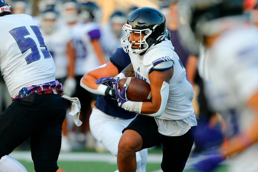 Kamiak running back Jullian Notoa takes a handoff to the outside during the season opener against Arlington on Friday, Sep. 1, 2023, at Arlington High School in Arlington, Washington. (Ryan Berry / The Herald)